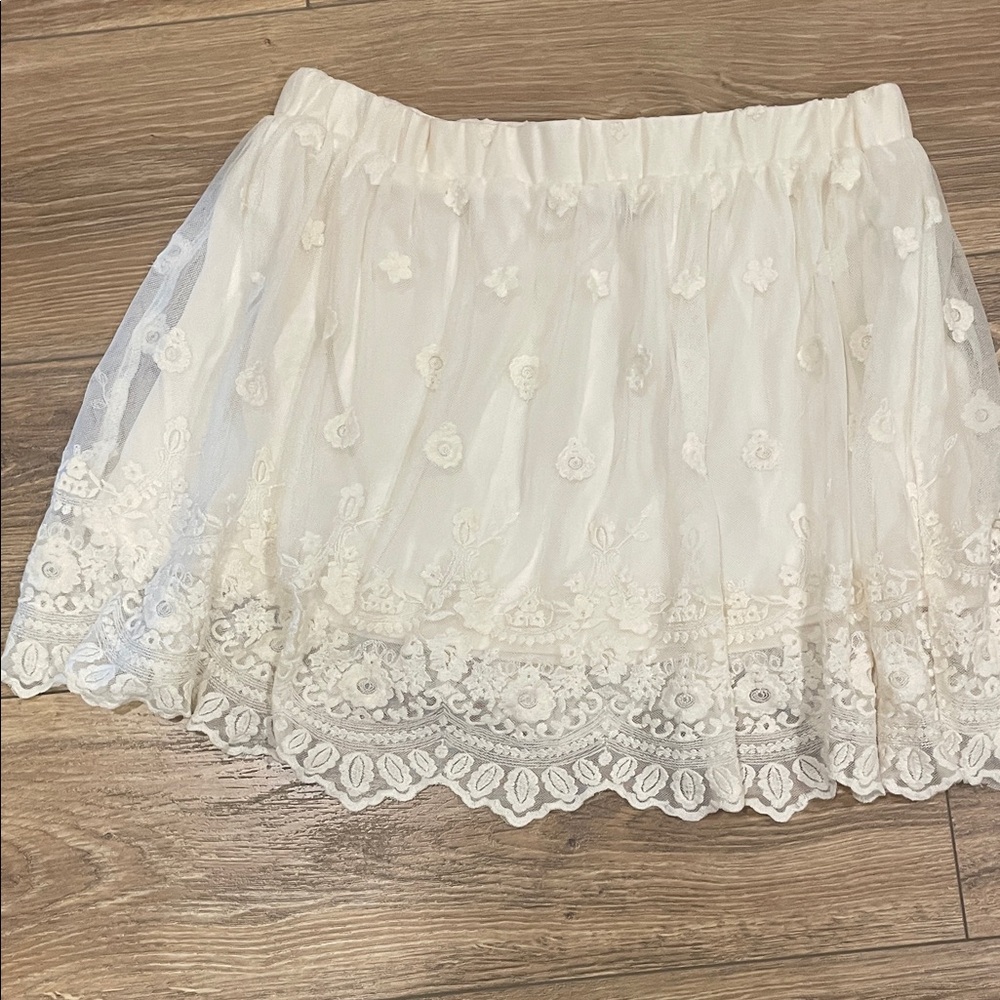 Forever 21 Cream Lace Mini Skirt